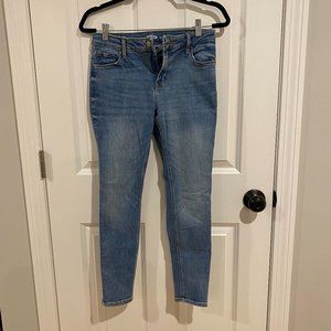 Old Navy Rockstar‎ Super Skinny Ankle Jean - Size 6 Short